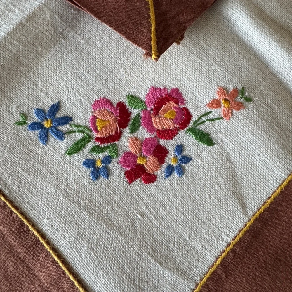 Vintage Embroidered Linen Napkin Set with Rose Floral Design Square Bistro Table